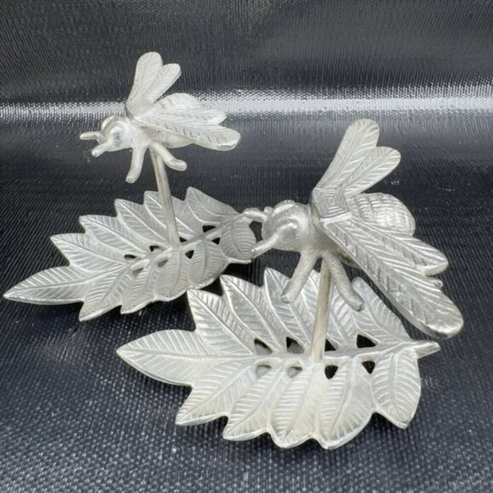 Vintage Queen Bee Wall Having Wall Decor Metal Wall Art Set 2 Bee On Leafs Decor